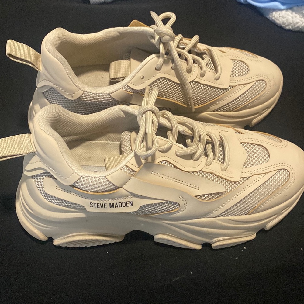 Tan Steve Maddens